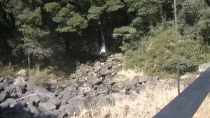 宮崎県都城市にある関之尾滝の隣の男滝